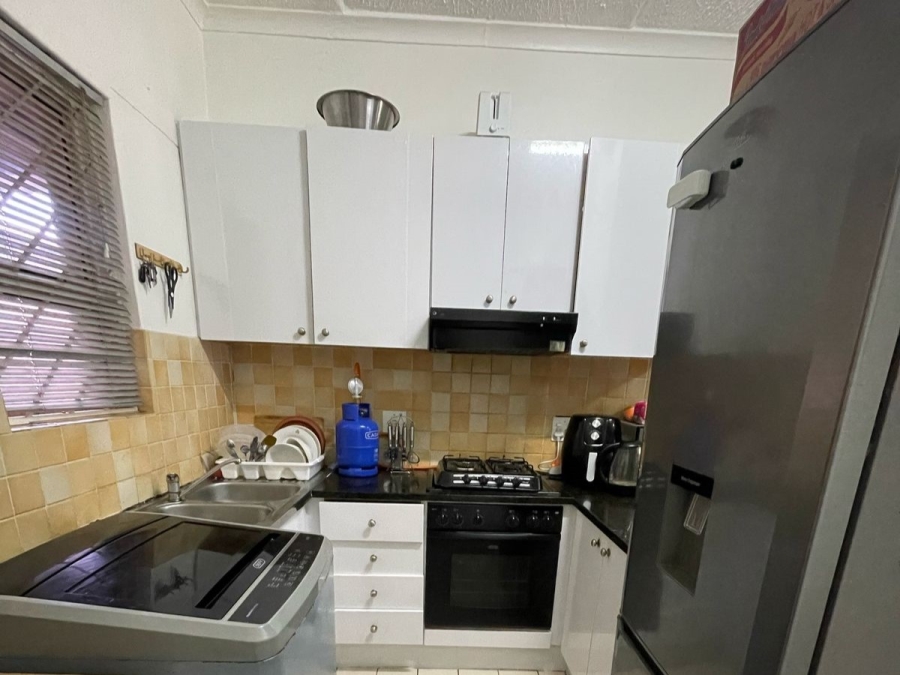 To Let 2 Bedroom Property for Rent in Athlone Western Cape